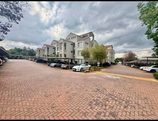 2 BEDROOM APARTMENT FOR SALE IN BRYANSTON